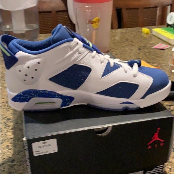 Men’s Jordan retro six low - Picture 3 of 6